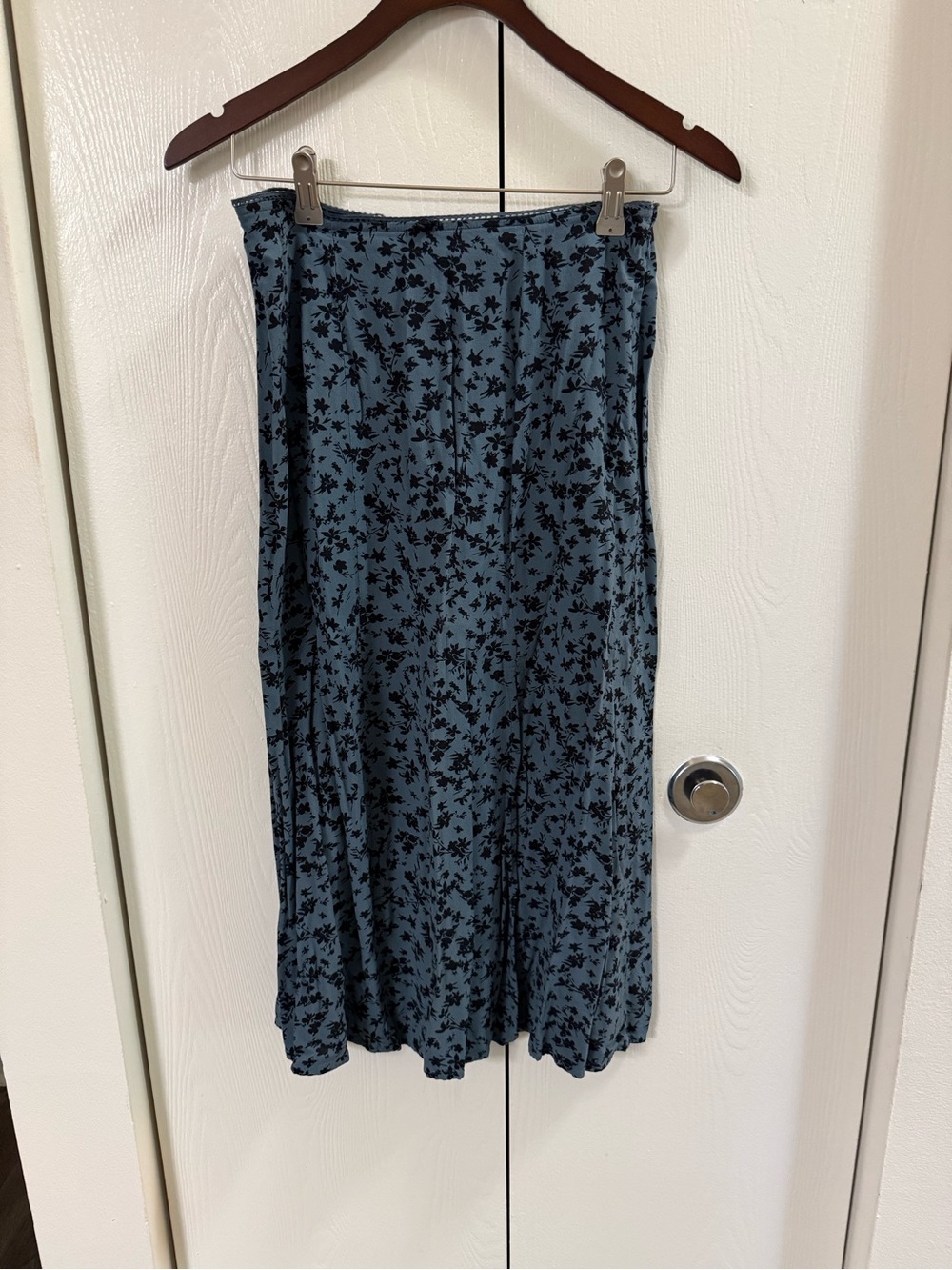 Arizona Jean CO. Blue Floral Midi Skirt - Classic Everyday Style